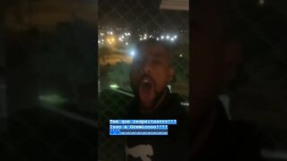 Leo Moura comemorando "Isso aqui é Grêmio"