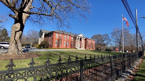 Walk and talk tour of the Oak Ridge, NC, town center - Small Towns & Cities Travel Series - America