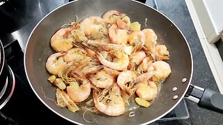 FRIED SHRIMP IN OLIVE OIL WITH GARLIC