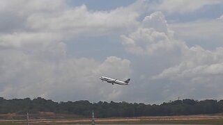 Airbus A320NEO PR-YYD decola de Manaus para Recife