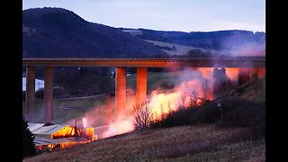 PERTH BRIDGE AREA IN AUSTRALIA ON FIRE !!!