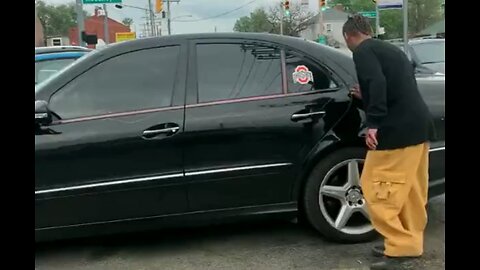 Dude Catches a Guy Keying His Car & Beats Him Relentlessly - HaloRockNews