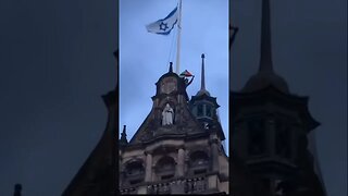 A MAN IN THE NORTH OF UK TAKES DOWN A ISRAELI FLAG AND REPLACES IT WITH THE PALESTINIAN FLAG