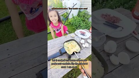 น้องณิชาทำไข่เจียว Thai Omelet by 5 Years old