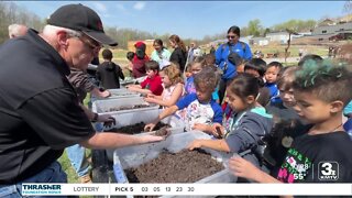 Hundreds of Nebraska elementary students celebrate Arbor Day early