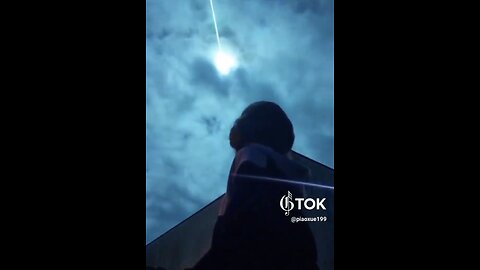VIDEO SHOWS METEOR FLYING🌏🌠🛸🌌📸ACROSS THE SKY IN PORTUGAL🎑🛸🌌💫