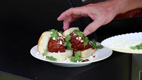 Mouthwatering recipes: Mexican meatball sliders!