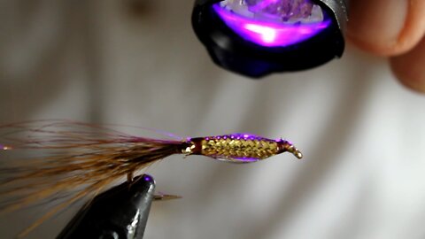 Fly Tying the Glass Minnow, a Baitfish Pattern that Targets Schooling Largemouth Bass