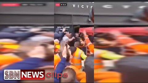 Construction Workers at Melbourne, Australia Are Fighting With the Union Members - 3847