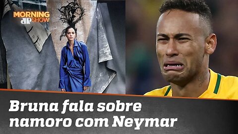 Cortejada pela Vogue americana, Bruna Marquezine fala sobre namoro com Neymar