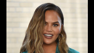 Chrissy Teigen discussed Khloé Kardashian's unedited photo leak with her therapist