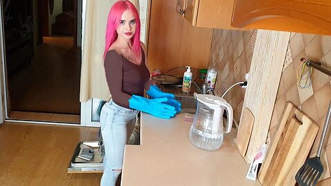 Washing dishes with Magic Scrubbing Gloves for Kitchen