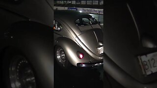 10 Second Classic beetle bug bangs gears down race track