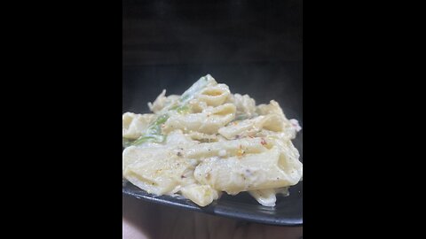 White sauce pasta with fresh cream