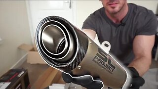 UNBOXING my SC Project exhaust 2020 Street Triple 765 RS