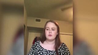 Mulher cai do teto durante video do TikTok e torna-se viral