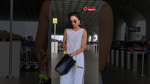 The Night Manager actress Sobhita Dhulipala gets clicked at the Mumbai airport 💖📸✈️