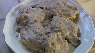 Pulled Pork Biscuits & Gravy