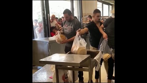 Palestinians Queue for Bread in Khan Younis as Food Runs Short