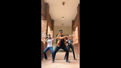 University students dance in a dashing style