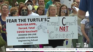 Students protest college vaccine mandate