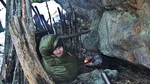 I Found a Cave in the Snowy Forest! WINTER CAMPING in a Cozy Simple Shelter