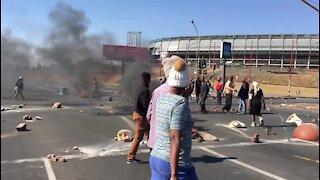 Protesters block roads with rocks and burning tyres in Mzimhlophe (PD7)