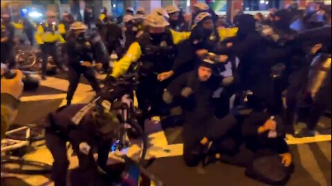 Huge Fight After DC Police Move In To Arrest BLM & ANTIFA