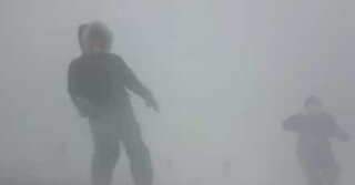 Une tempête de neige surpuissante ballait l'Islande
