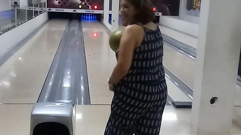 Woman Throws A Bowling Ball And Breaks The Score Monitor
