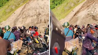 Extreme footage shows daytime landslide in Nepal