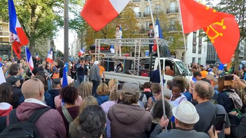 Manifestation au départ du Palais Royal à Paris le 17/09/2022 - Valérie Laupies prend la parole