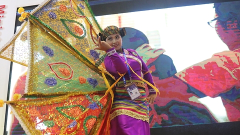 Wonderful peacock dance by beautiful Myanmar artist