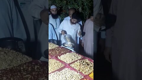 Pakistanis in Makkah: bargaining on dry fruits :)