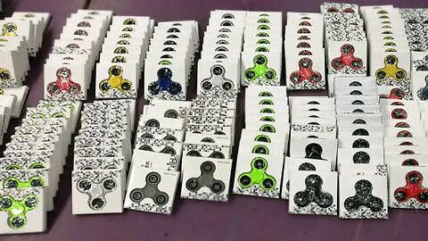 FREE FIDGET SPINNERS FOR EVERYONE!! (JOIN QUICK)