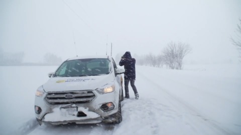 Snow squalls create white-out conditions in Ontario