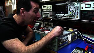 Tektronix 2225 Oscilloscope Teardown and Calibration - EEVblog #208