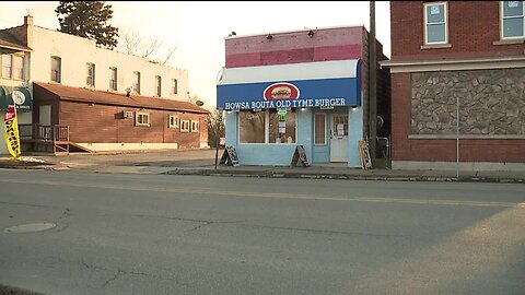 Driver crashes into historic Howsa Bouta Old Tyme Burger building in Rockwood