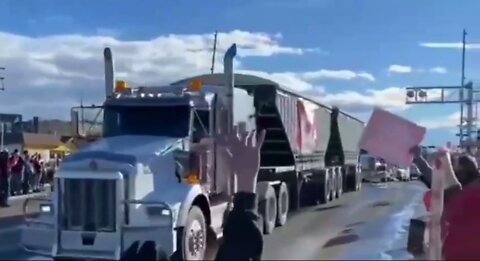 Canada: 50.000 Camioneros marchan en caravana contra la INOCULACIÓN obligatoria plandemia