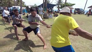 Rasanya Tarik Tambang di Pantai Anyer