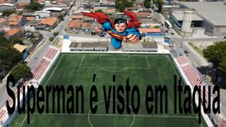 Superman é flagrado chegando em Itaquá.