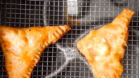 Appelflappen uit de Airfryer - Apple turnovers made in the Airfryer