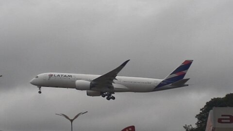 Airbus A350 PR-XTC na final antes de pousar em Manaus vindo de Guarulhos 16022021