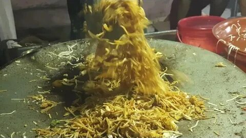 Eating Chicken Chowmein (street Food) at Nungambakkam Road, Chennai