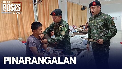 Pulis na sugatan sa engkwentro laban sa NPA, ginawaran ng medalya ng PNP-SAF