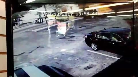 VIDEO: Surveillance shows small plane crashing in St. Pete