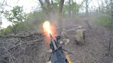 Ukraine GoPro Helmet Cam - FN Minimi Machine Gunner Assaults Russian Position Near Klishchiivka