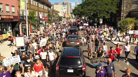 (DRONE FOOTAGE) TORONTO PROTESTERS FOR FREEDOM OVERTAKE STREETS (2021.09.18)