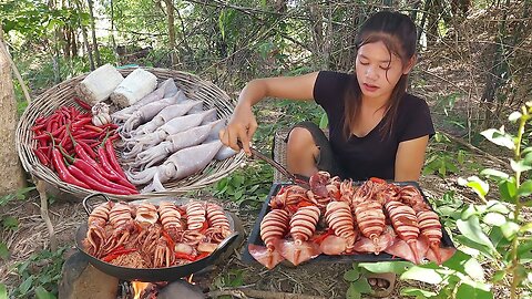 Yummy! Squid spicy chili cooking with mushroom Eating show - Survival cooking