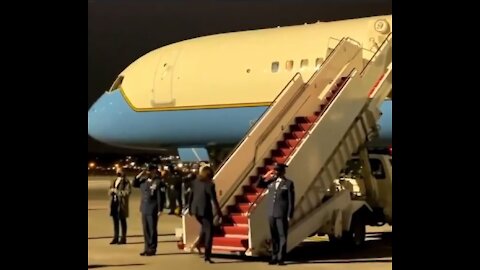 WATCH: Kamala Harris Ignores US Troops, Refuses to Salute Air Force One